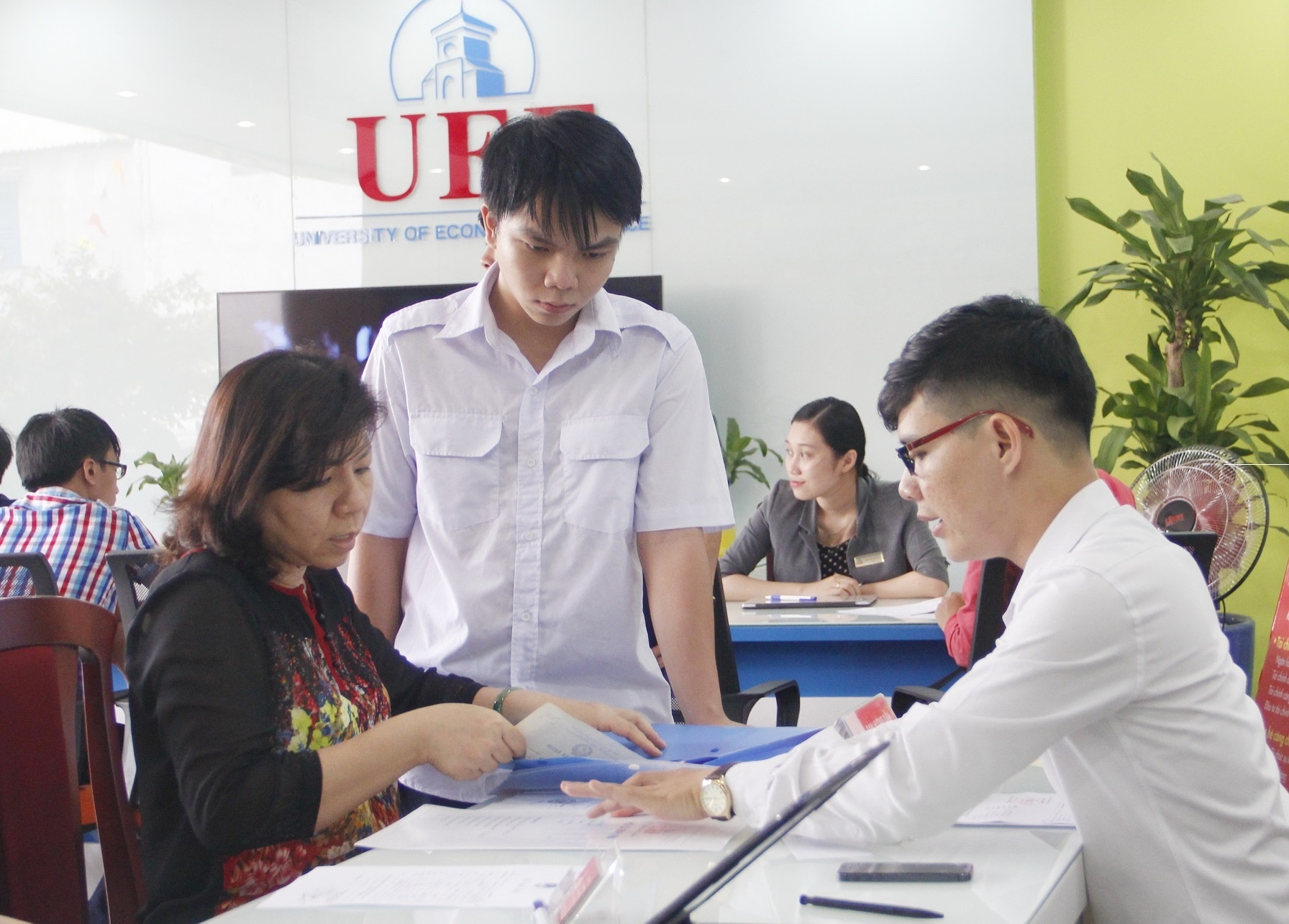 UEF bat dau nhan ho so xet tuyen nguyen vong 1 hinh anh