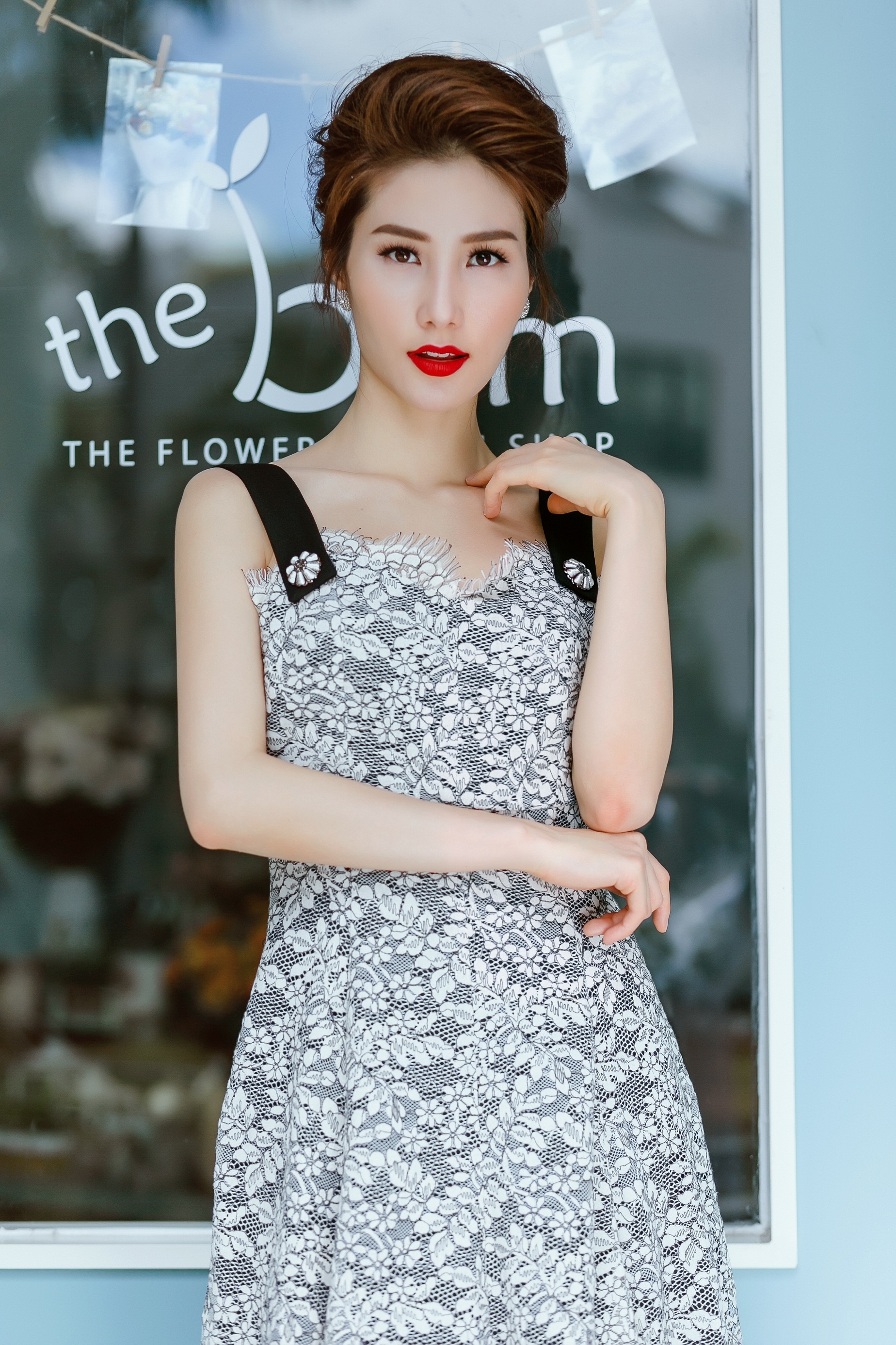 Diễm My diện trang phục ren của ELISE ảnh 4 Diem My dien trang phuc ren cua ELISE anh 4