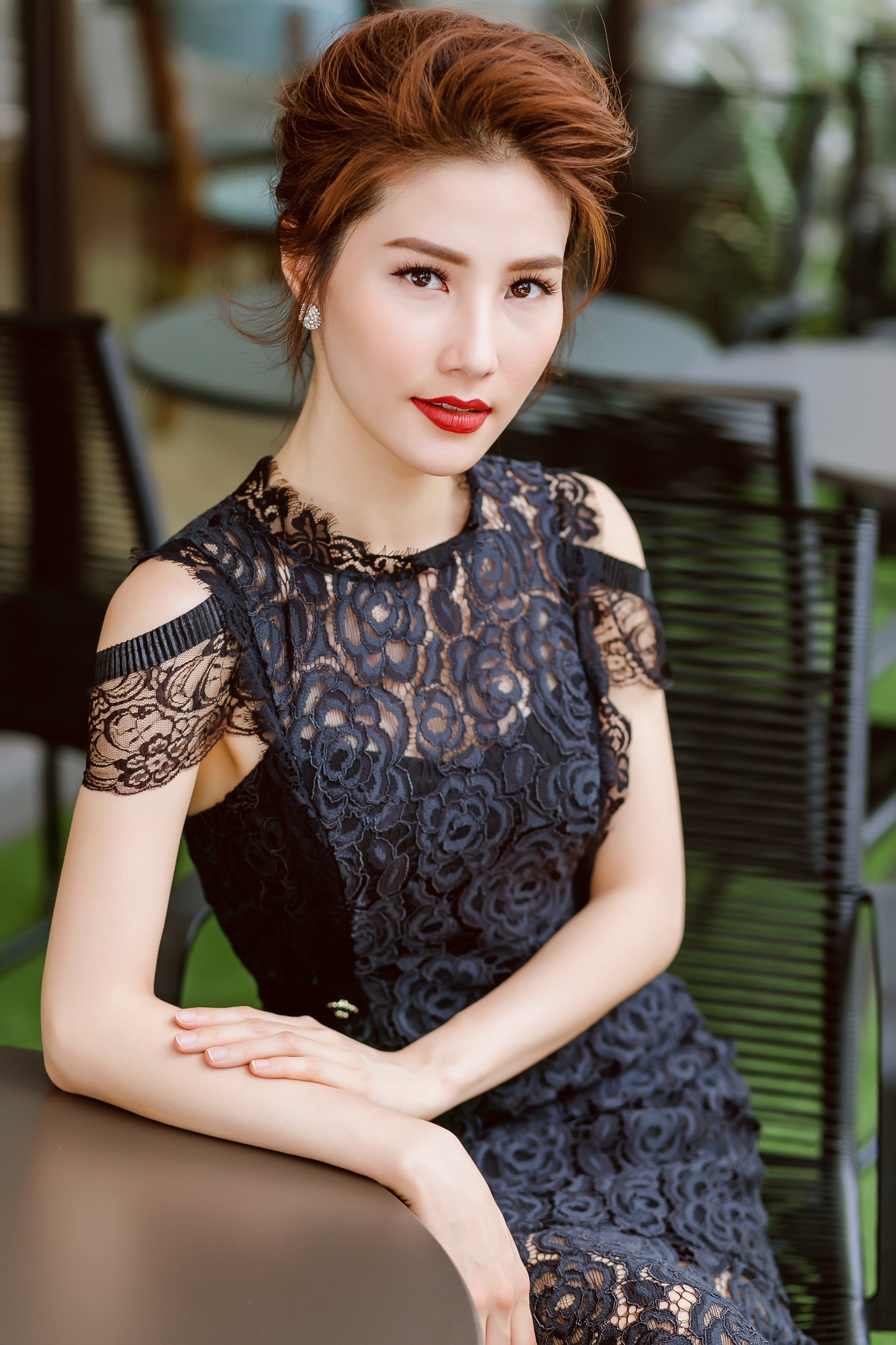Diễm My diện trang phục ren của ELISE ảnh 5 Diem My dien trang phuc ren cua ELISE anh 5