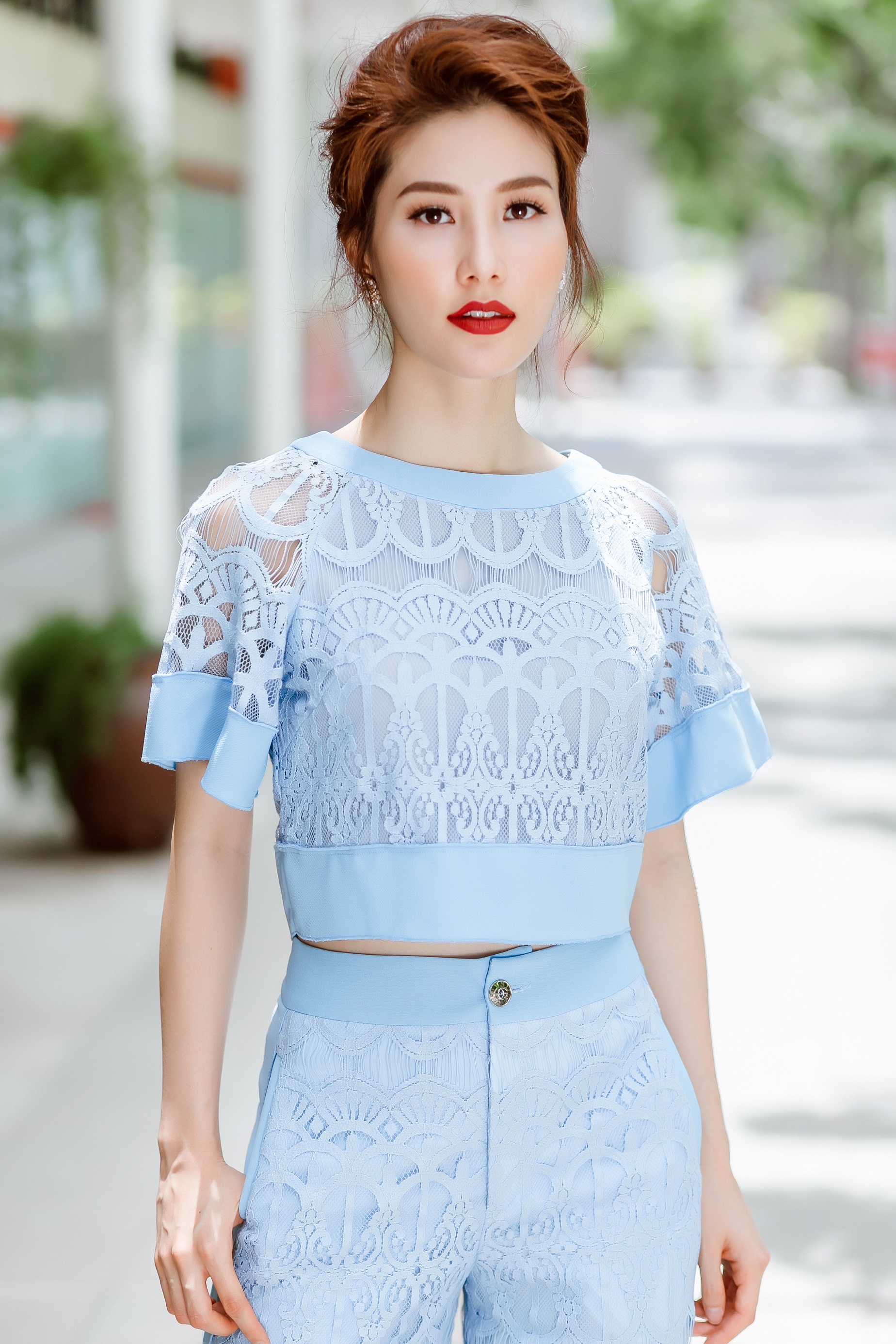 Diễm My diện trang phục ren của ELISE ảnh 8 Diem My dien trang phuc ren cua ELISE anh 8