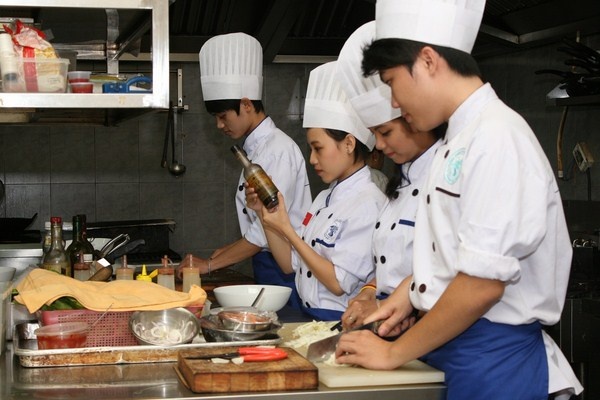 Nhieu hoc sinh chon trung cap nghe du do THPT hinh anh