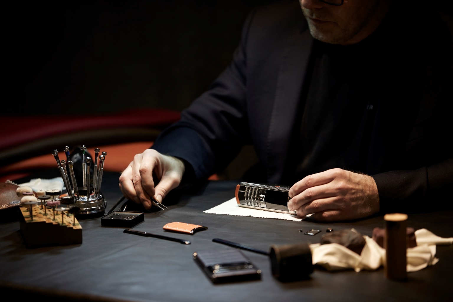 Vertu gioi thieu phien ban doc quyen tai Viet Nam hinh anh