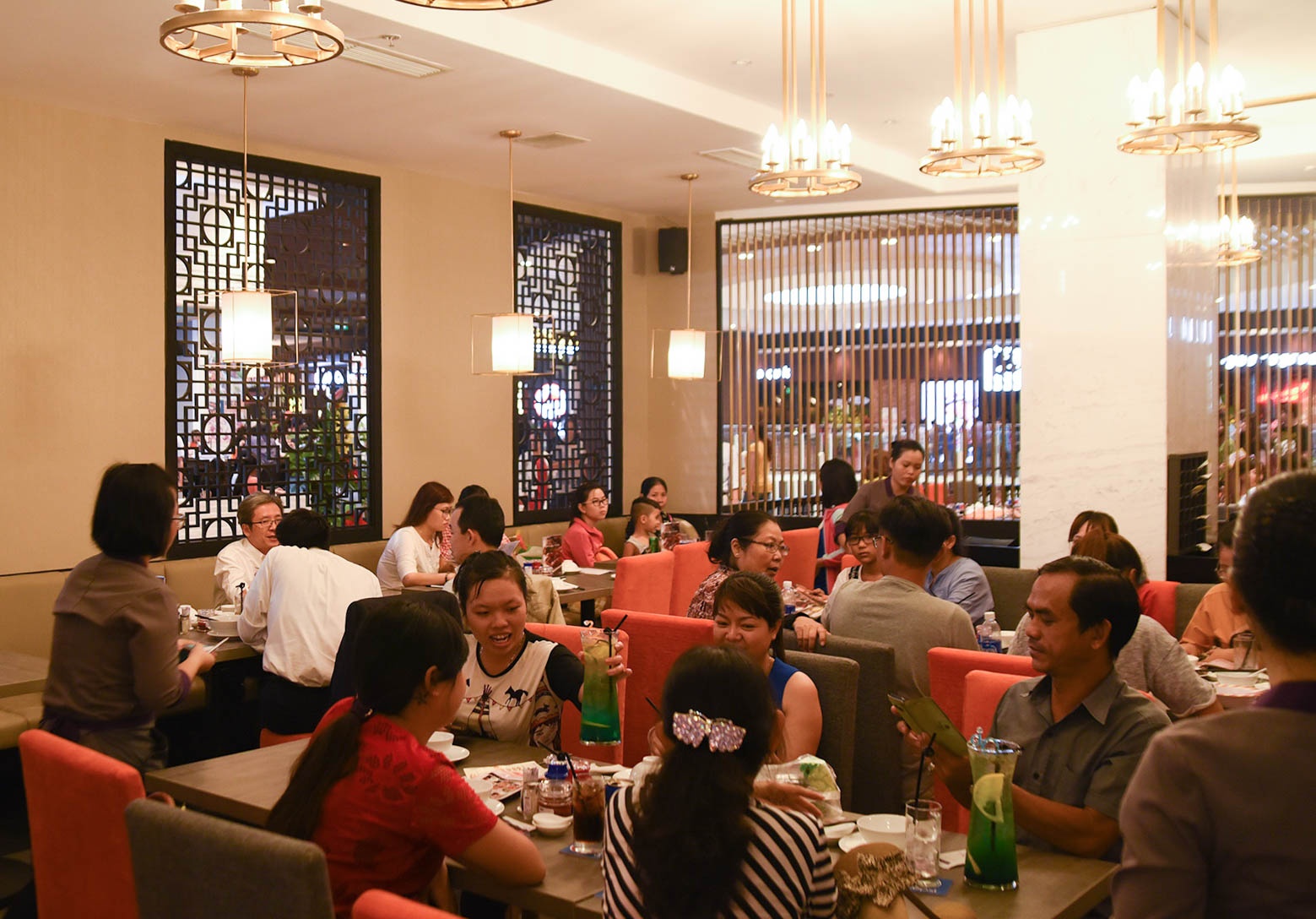 chuoi nha hang Goden gate tai Aeon mall Binh Tan anh 3