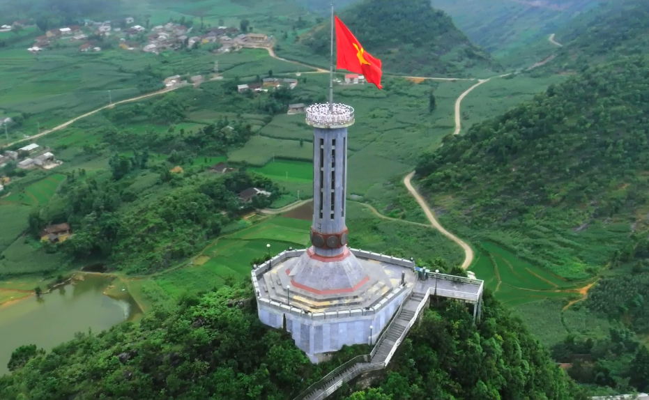 Kham pha khung canh hung vy trong MV ‘Vuon cao Viet Nam’ hinh anh