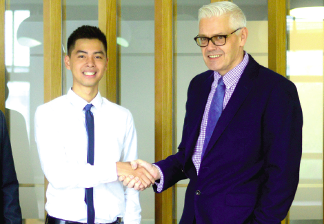 BUV tang hoc bong khuyen hoc cho tan sinh vien hinh anh