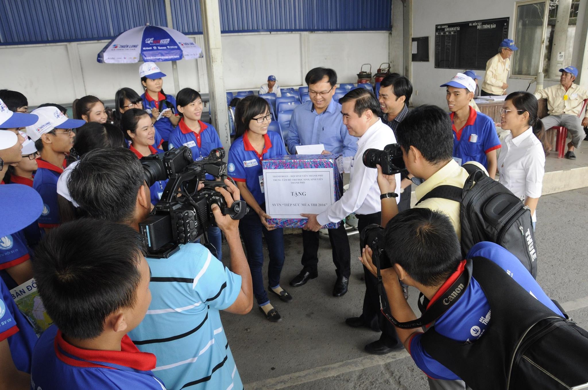 Thiên Long Tiếp sức mùa thi ảnh 4 Thien Long Tiep suc mua thi anh 4