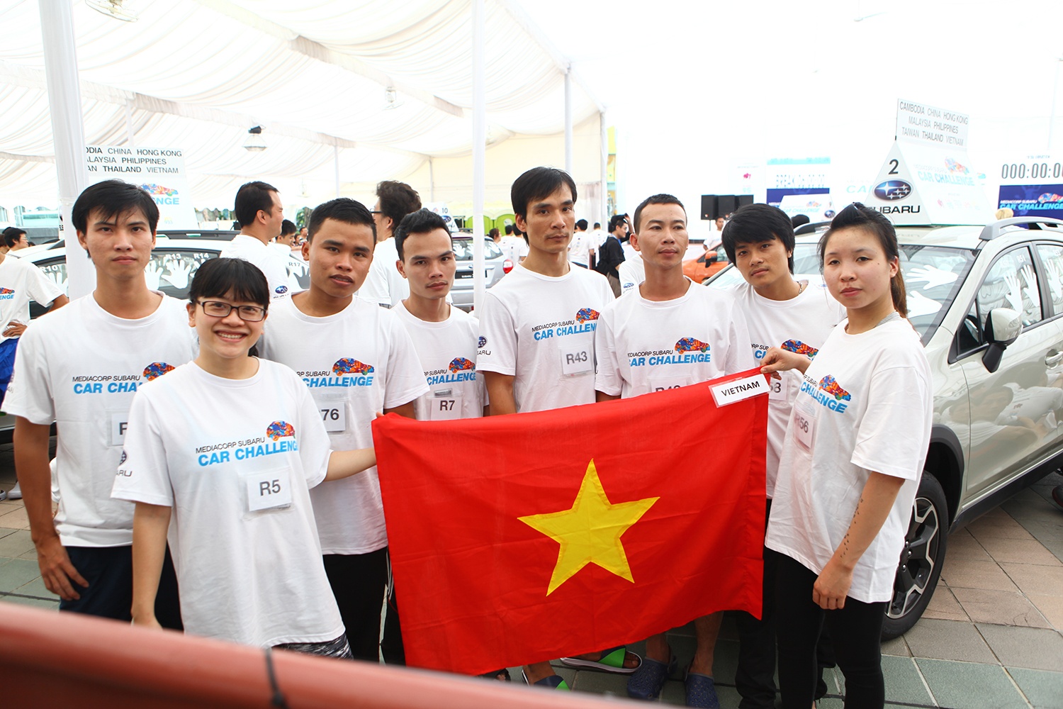 đứng hơn 3 ngày 3 đêm để giành ôtô 1, 3 tỷ đồng ảnh 2 dung hon 3 ngay 3 dem de gianh oto 1, 3 ty dong anh 2