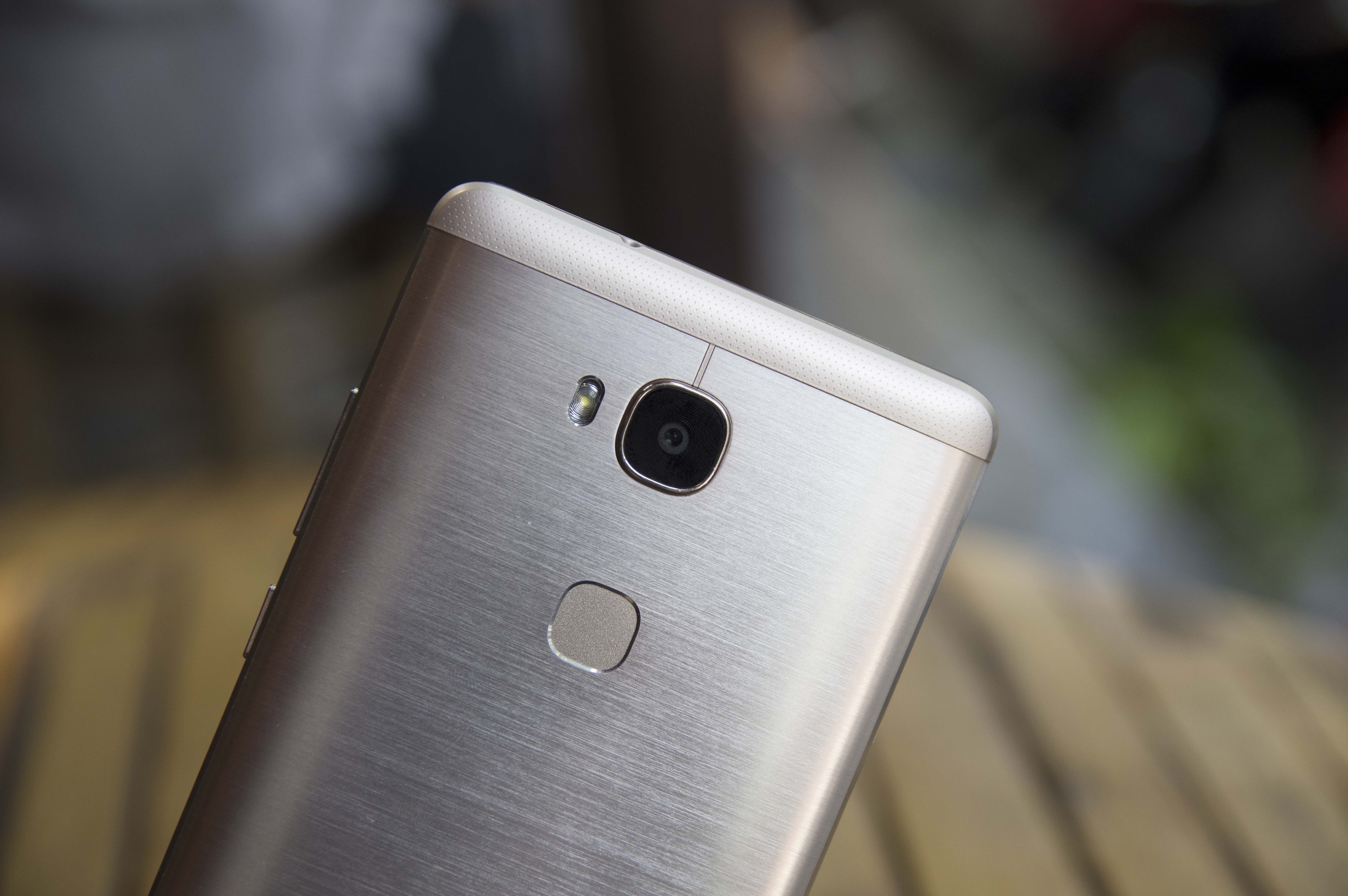 5 smartphone bao mat van tay tam gia duoi 5 trieu dong hinh anh