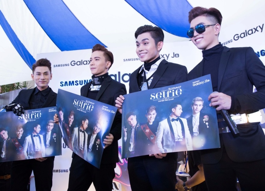 Nhom 365 chieu long fan trong liveshow cuoi cung hinh anh