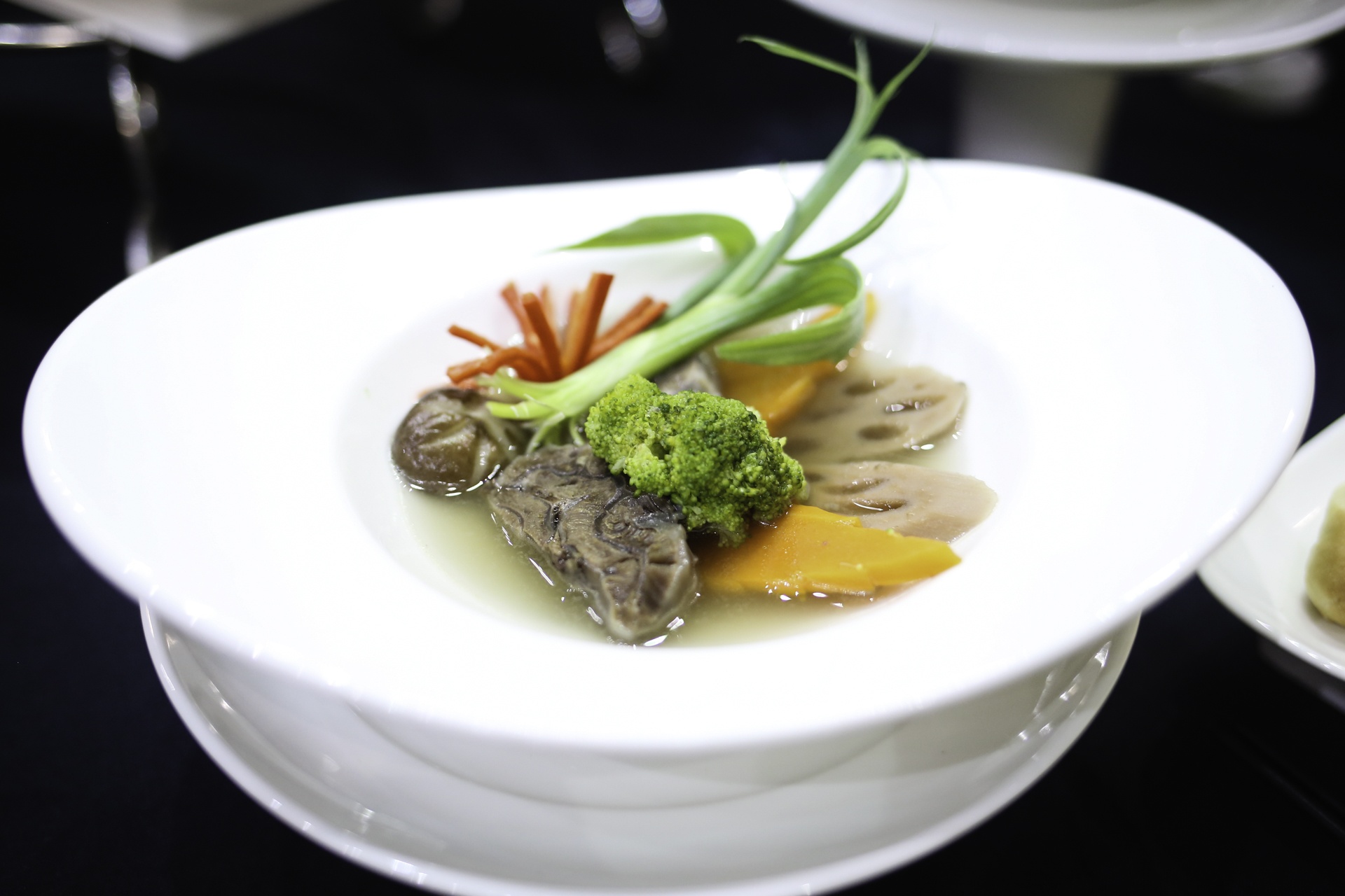 chiec thia vang anh 6