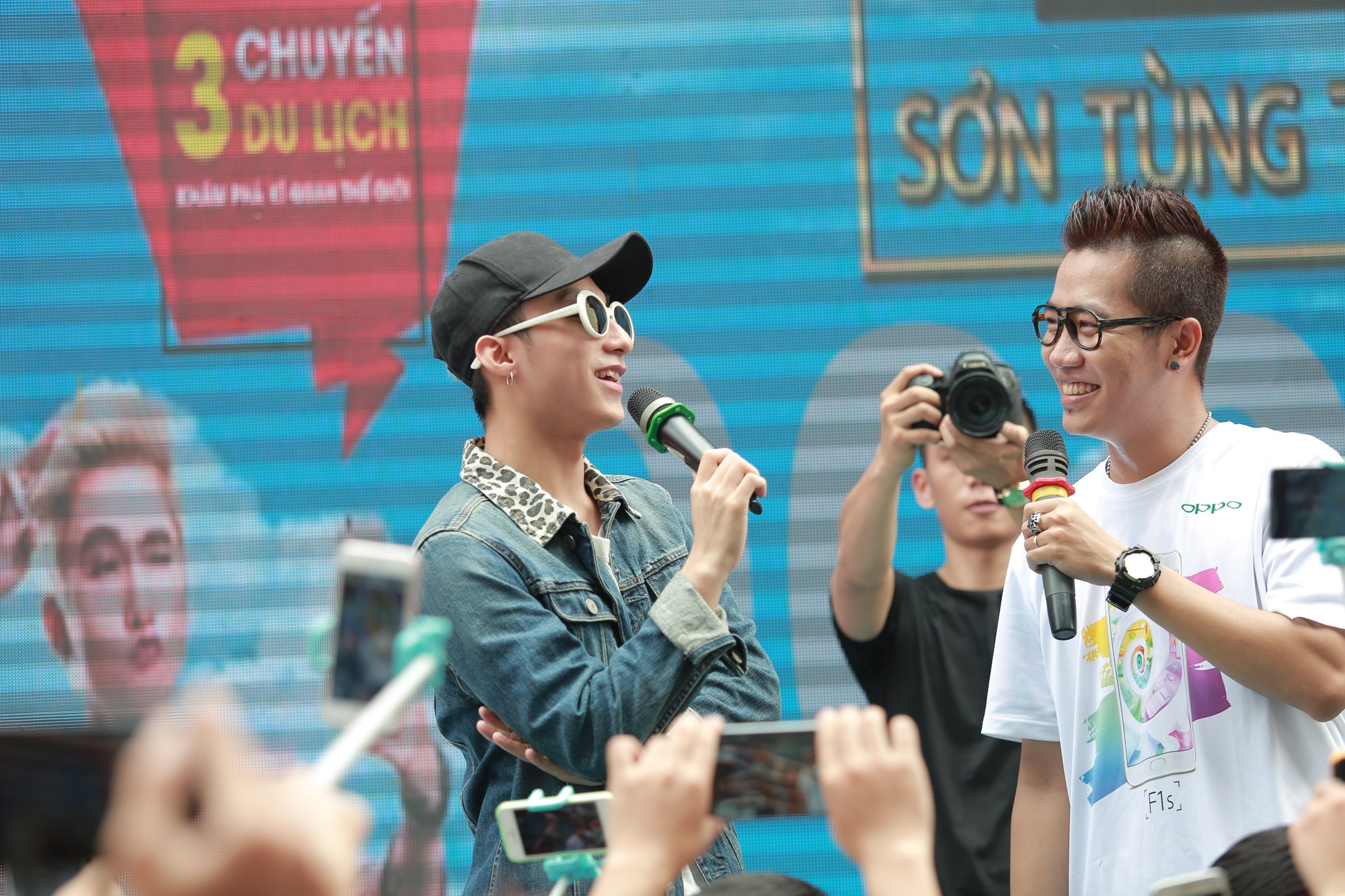 Son Tung dien ao khoac jeans ca tinh anh 5