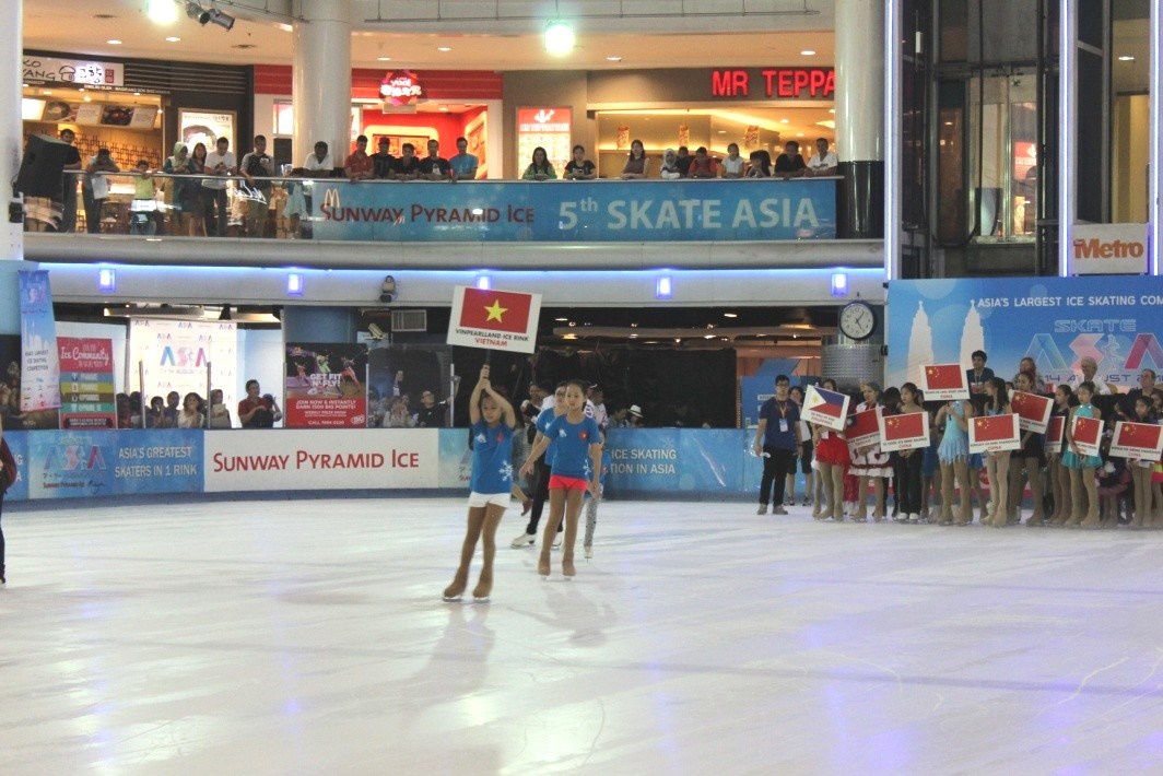 Vinpearl Land Ice Rink gianh HCV truot bang anh 1