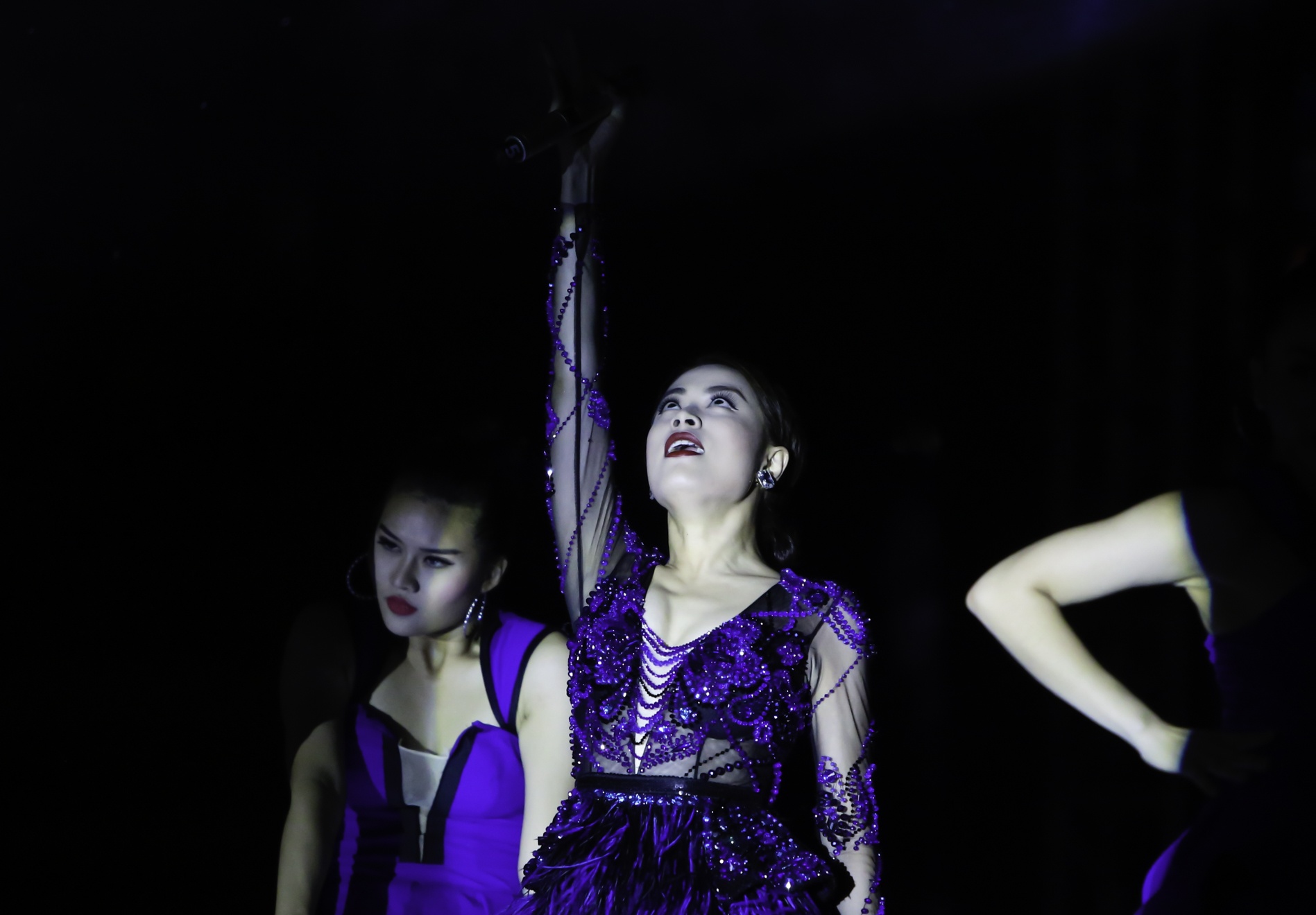 Hoang Thuy Linh va Trang Khieu do ve goi cam anh 2