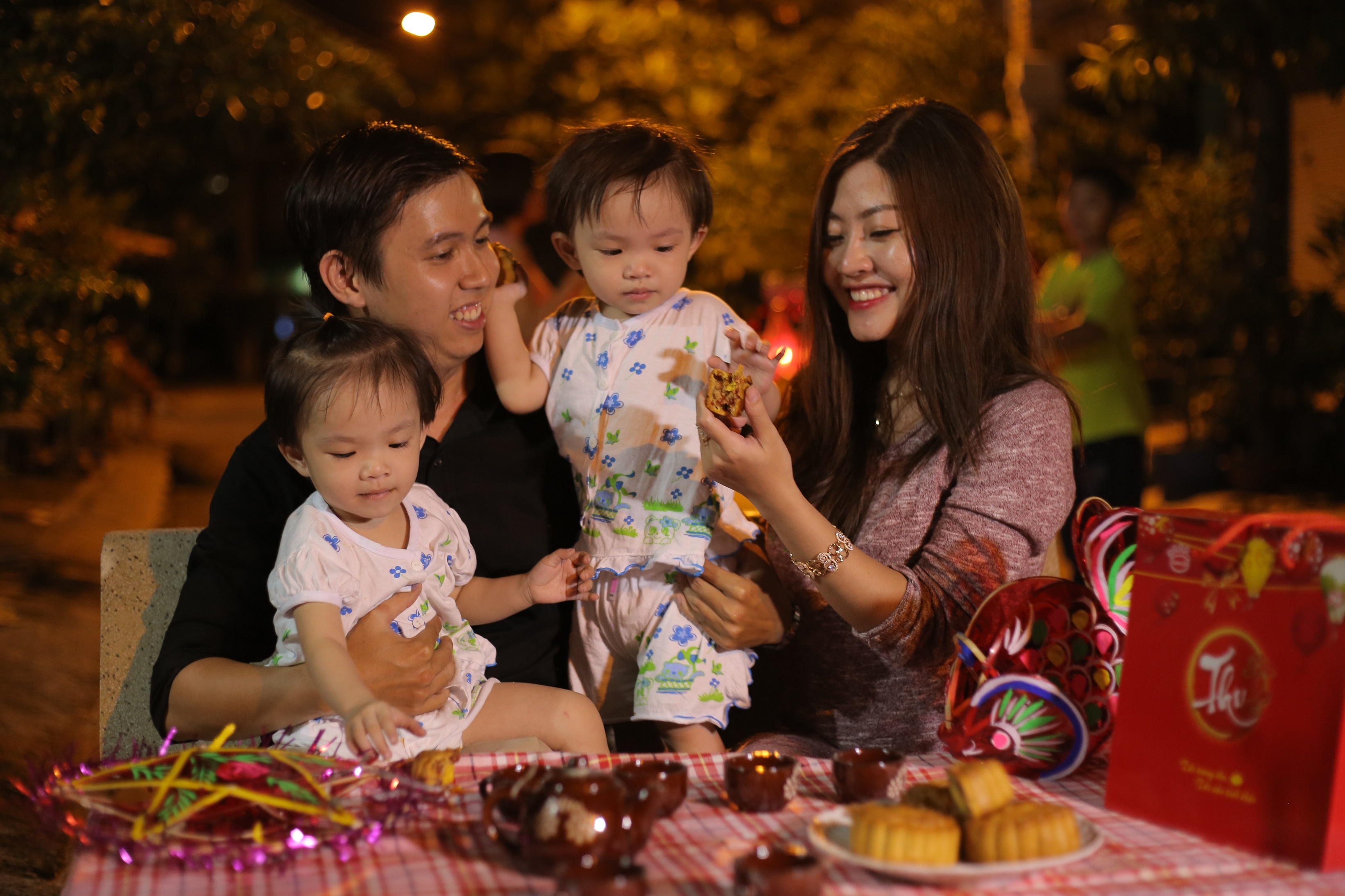 Vi tinh than trong chiec banh mua Trung thu hinh anh