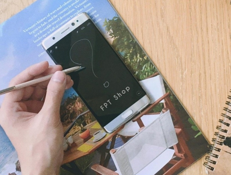 Mua Galaxy Note 7 tai FPT Shop, xem Victoria's Secret Show hinh anh