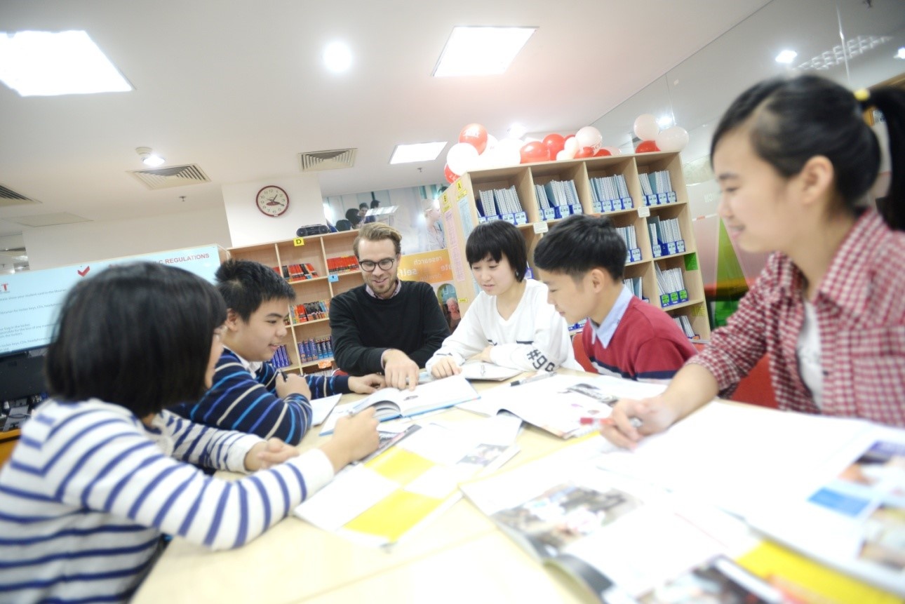 chuong trinh tieng Anh First Steps cho THCS anh 2