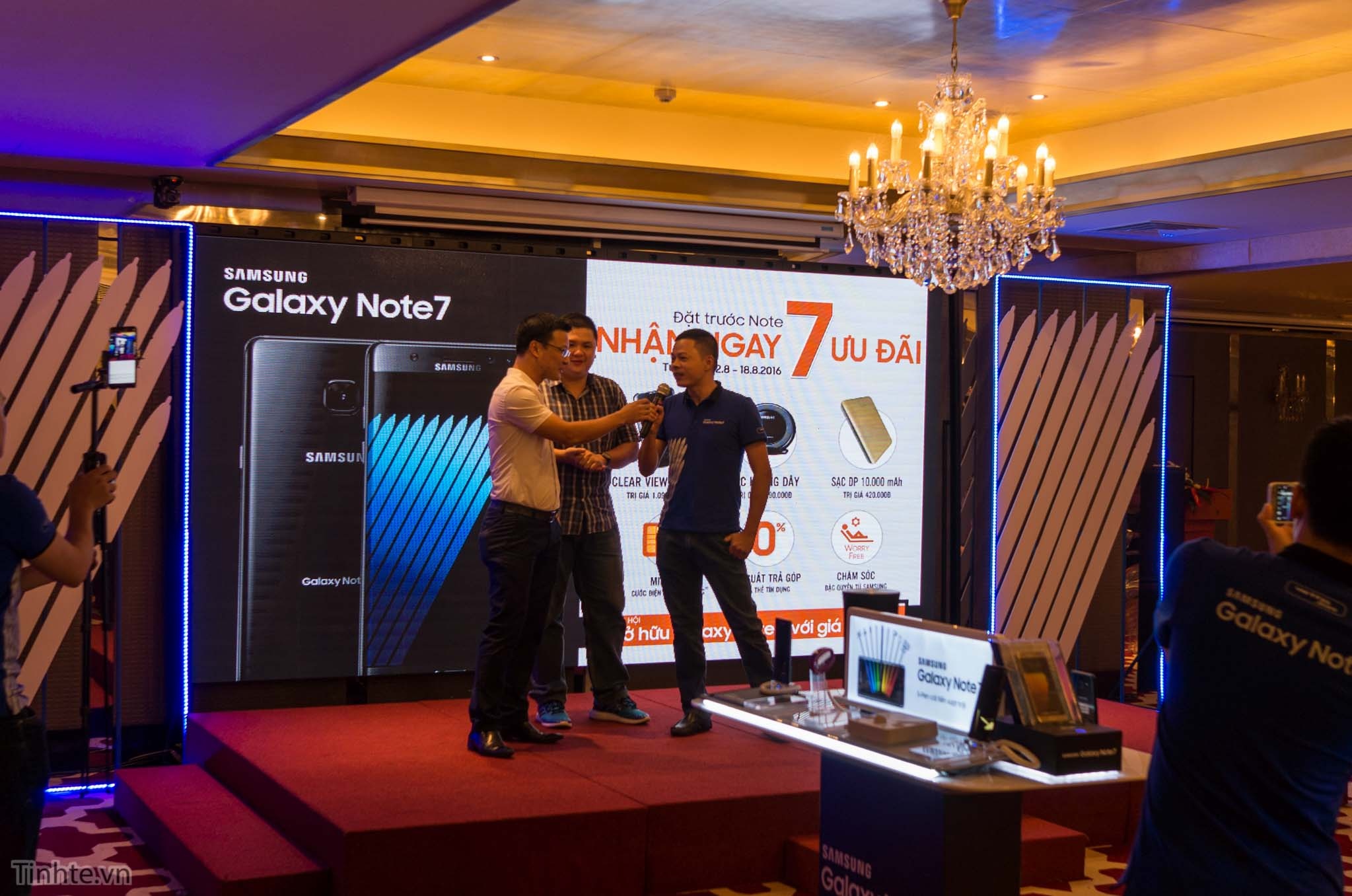 dat hang Samsung Galaxy Note 7 tai Viettel store anh 1