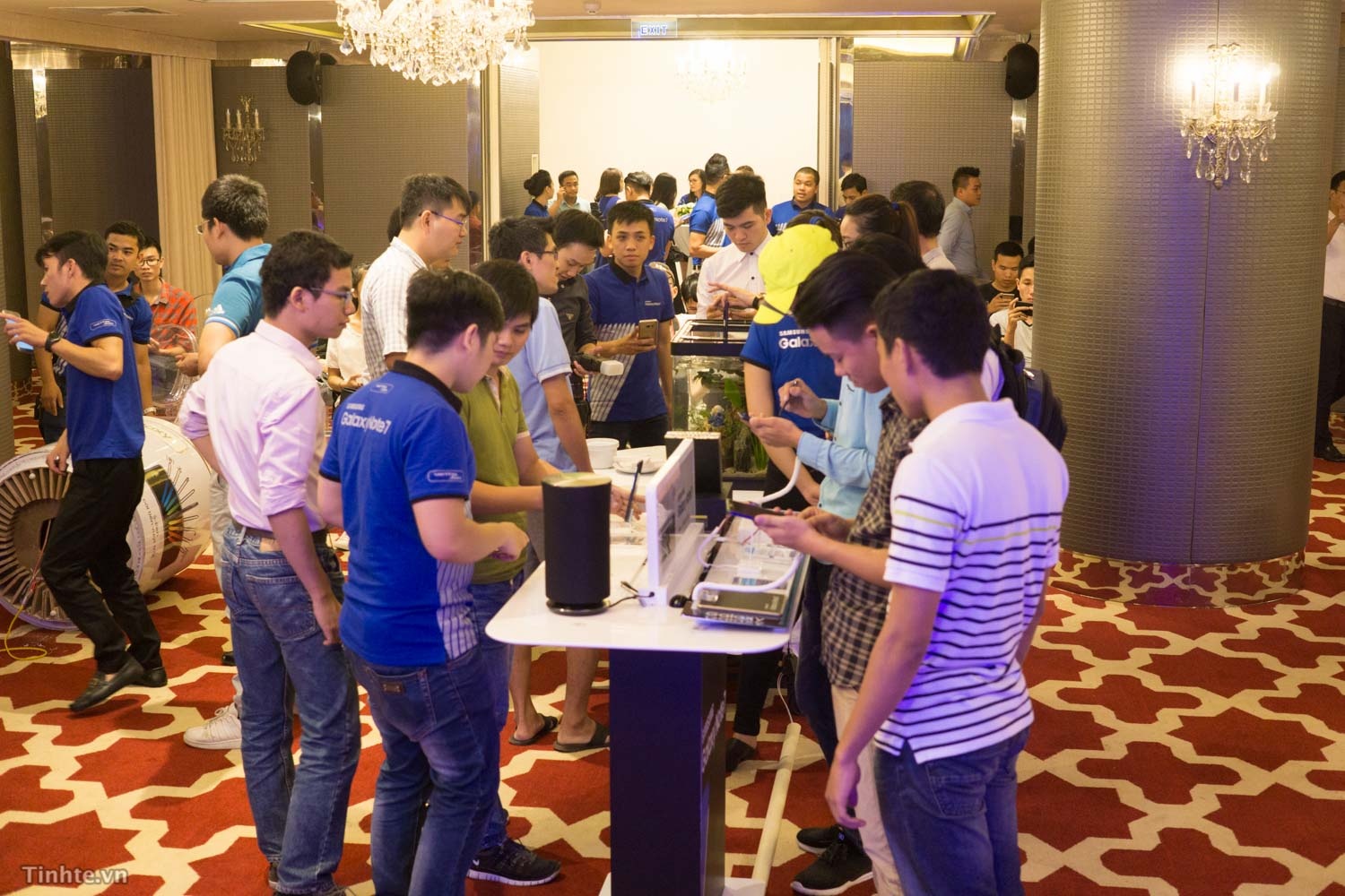 dat hang Samsung Galaxy Note 7 tai Viettel store anh 2