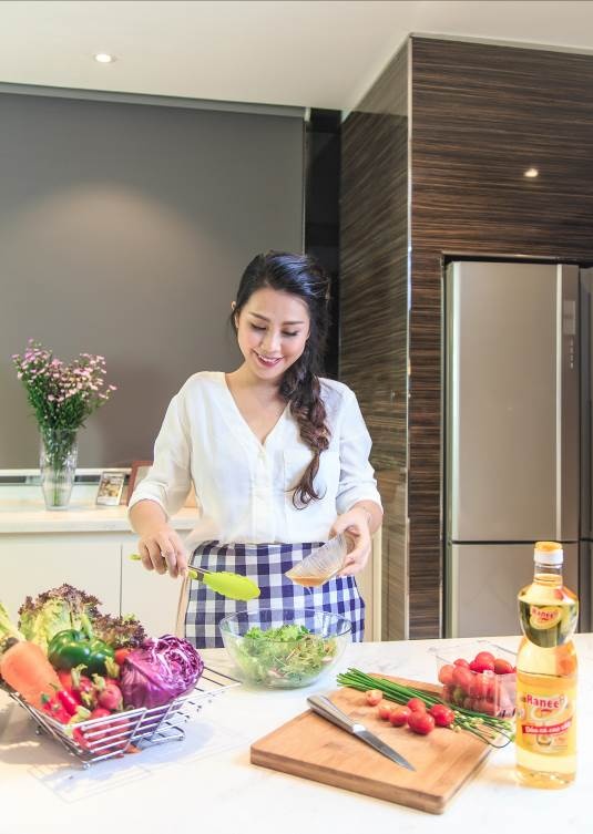 bí quyết giữ lửa gian bếp của người nổi tiếng ảnh 2 bi quyet giu lua gian bep cua nguoi noi tieng anh 2