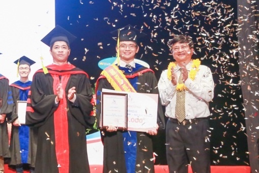Le tot nghiep, vinh danh tan cu nhan UEF dien ra thanh cong hinh anh