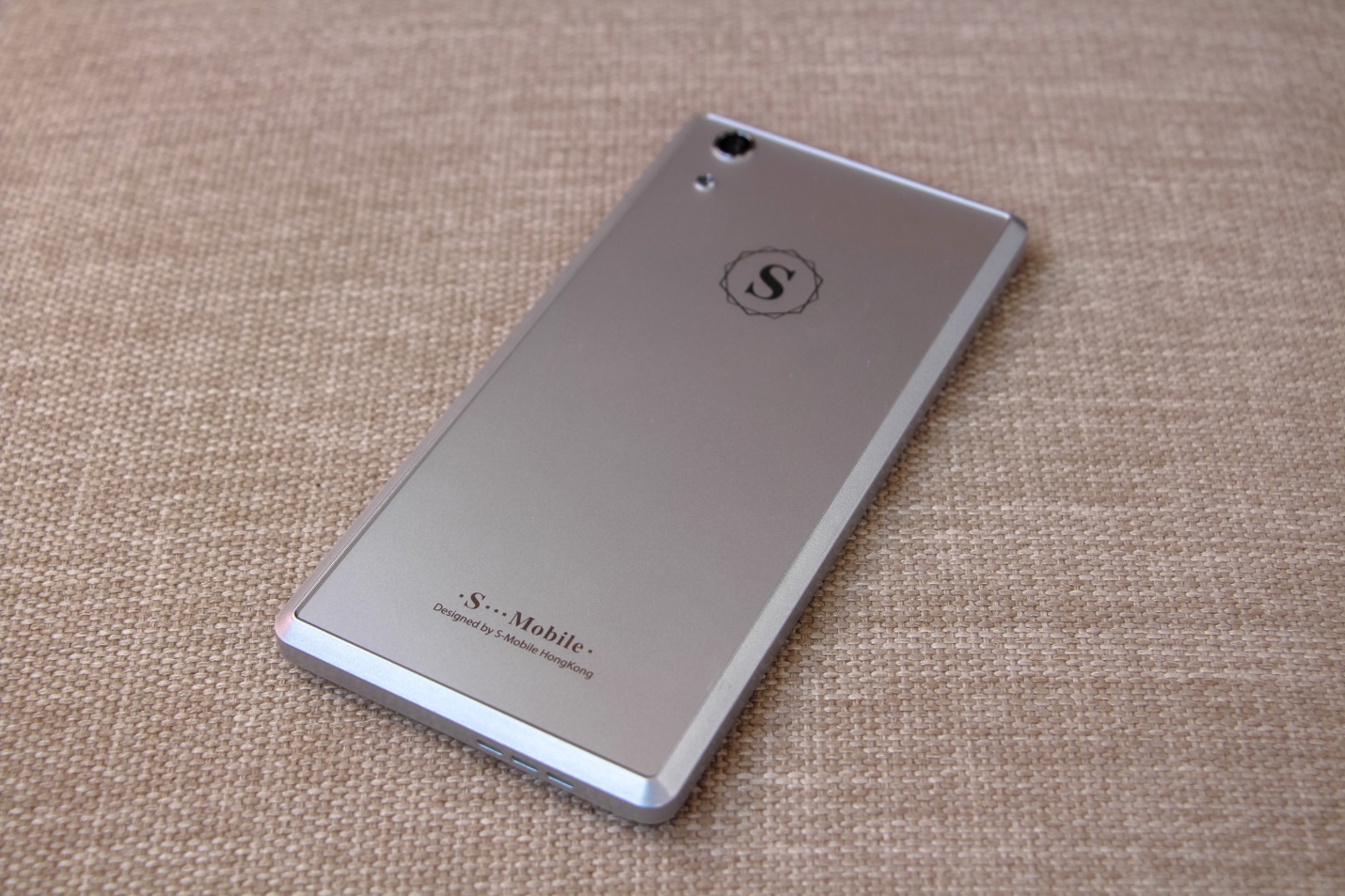 S-Mobile S ra mat tai Viet Nam voi gia 1,79 trieu dong hinh anh