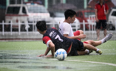 bóng đá phủi Hà Nội tranh suất đi Real Madrid ảnh 2 bong da phui Ha Noi tranh suat di Real Madrid anh 2