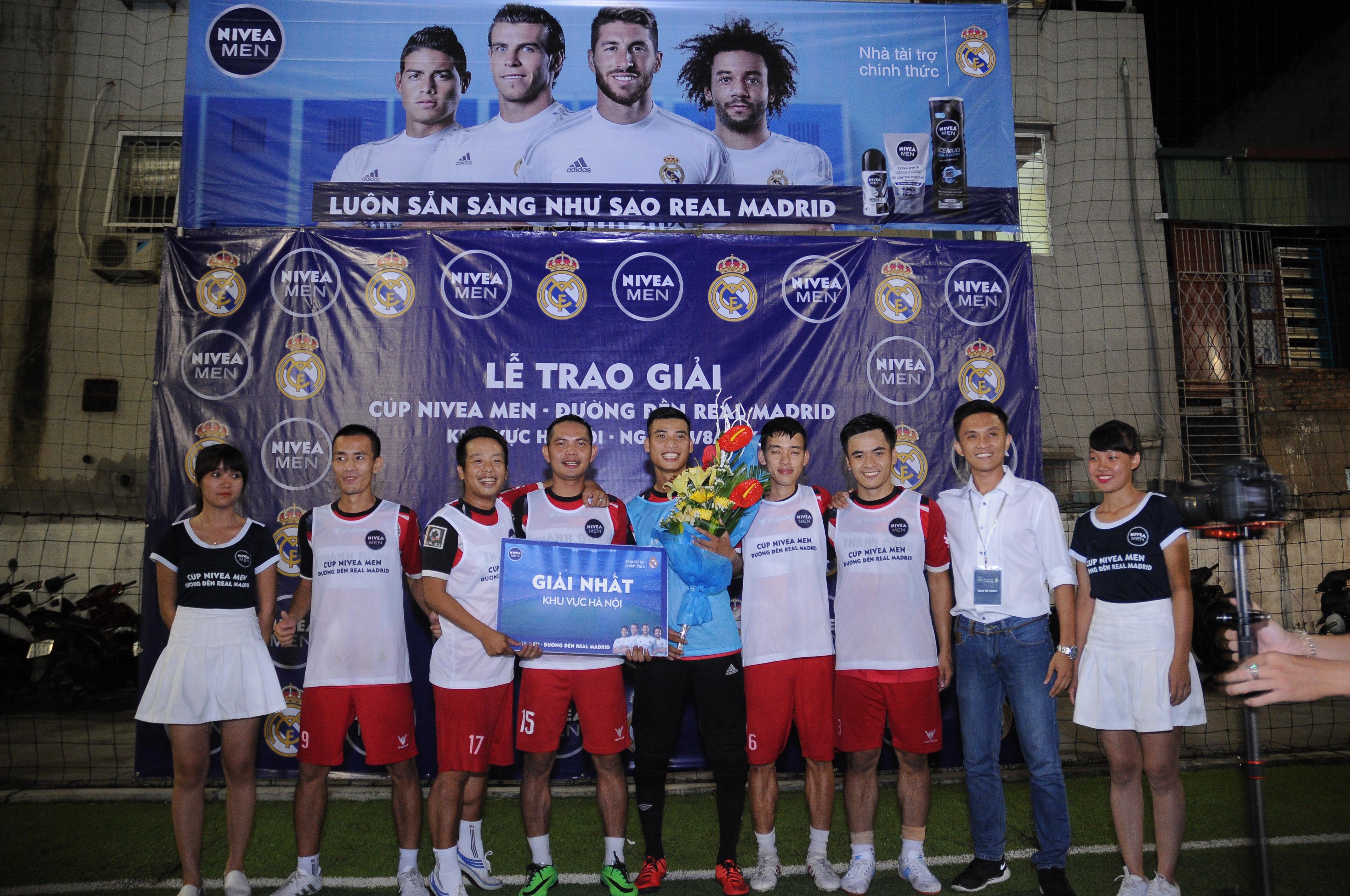 bóng đá phủi Hà Nội tranh suất đi Real Madrid ảnh 3 bong da phui Ha Noi tranh suat di Real Madrid anh 3