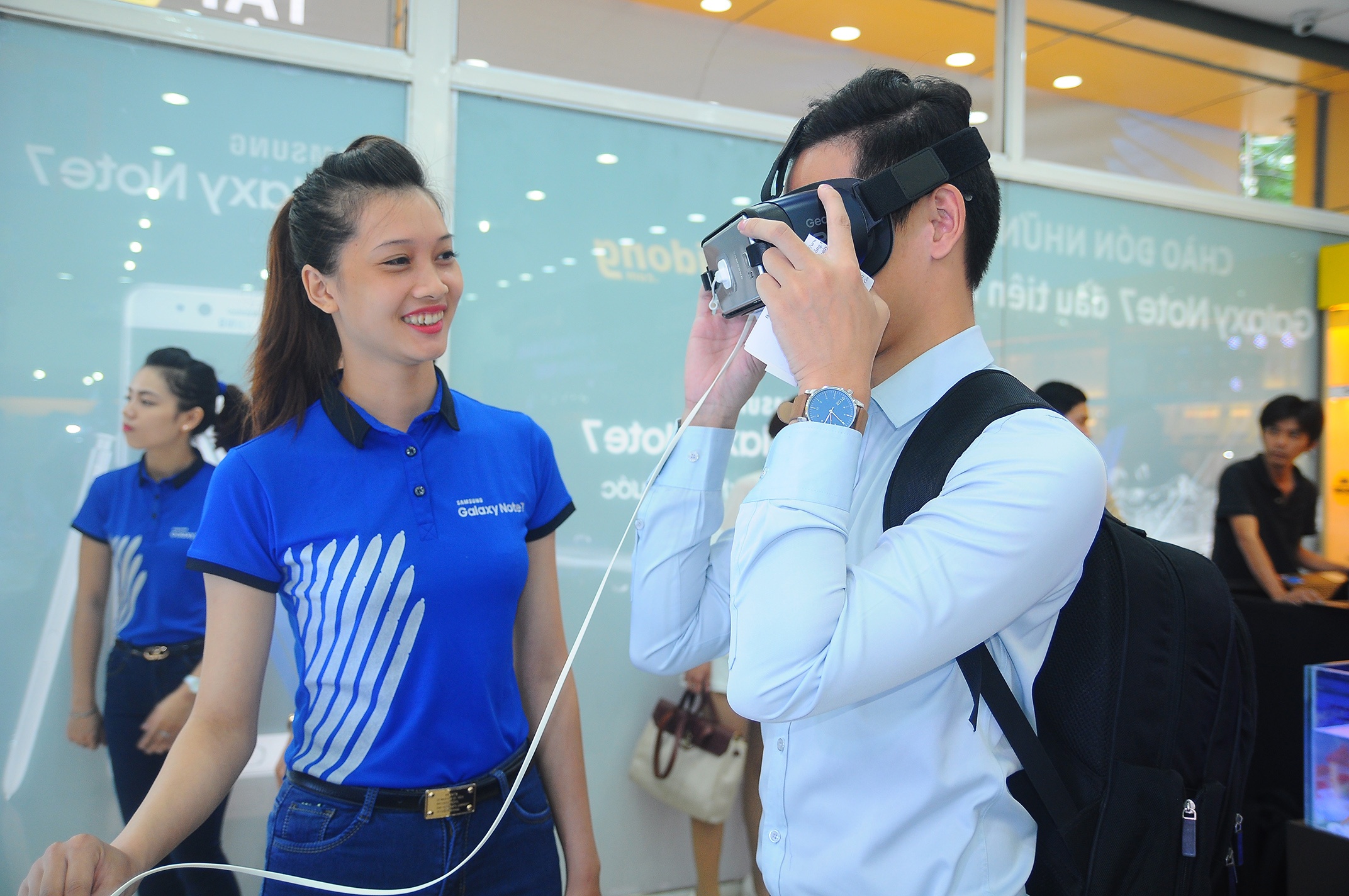 Nguoi dung doi mua mua Galaxy Note 7 trong ngay mo ban hinh anh