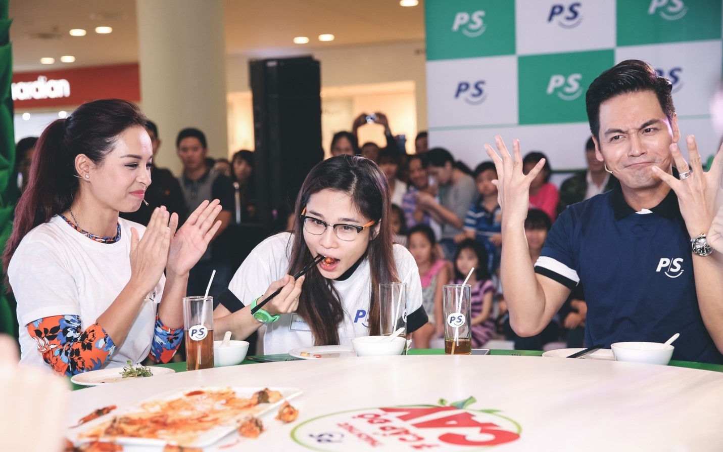 Thuy Hanh,  PS Tra Xanh,  nhiet mieng anh 1