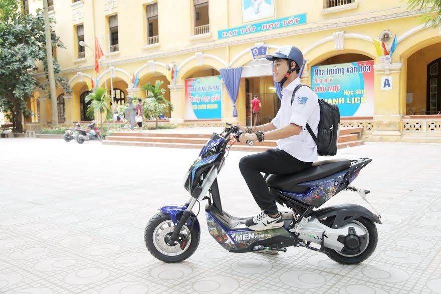 Hoc sinh mong duoc phu huynh tang xe dien trong nam hoc moi hinh anh