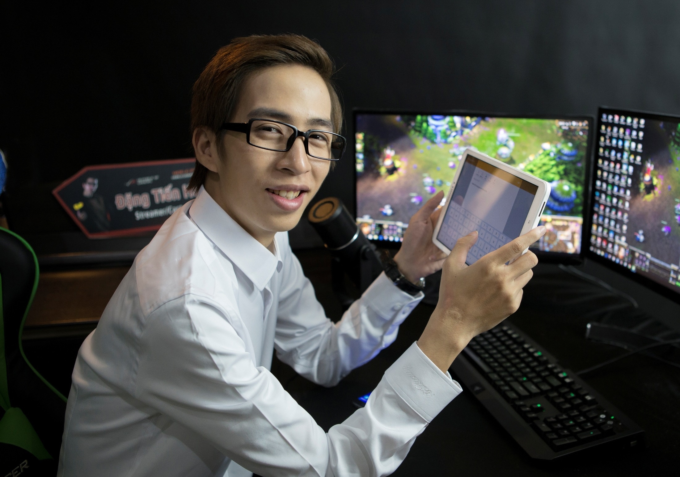 Gap go binh luan vien 9X noi tieng trong gioi eSport Viet hinh anh