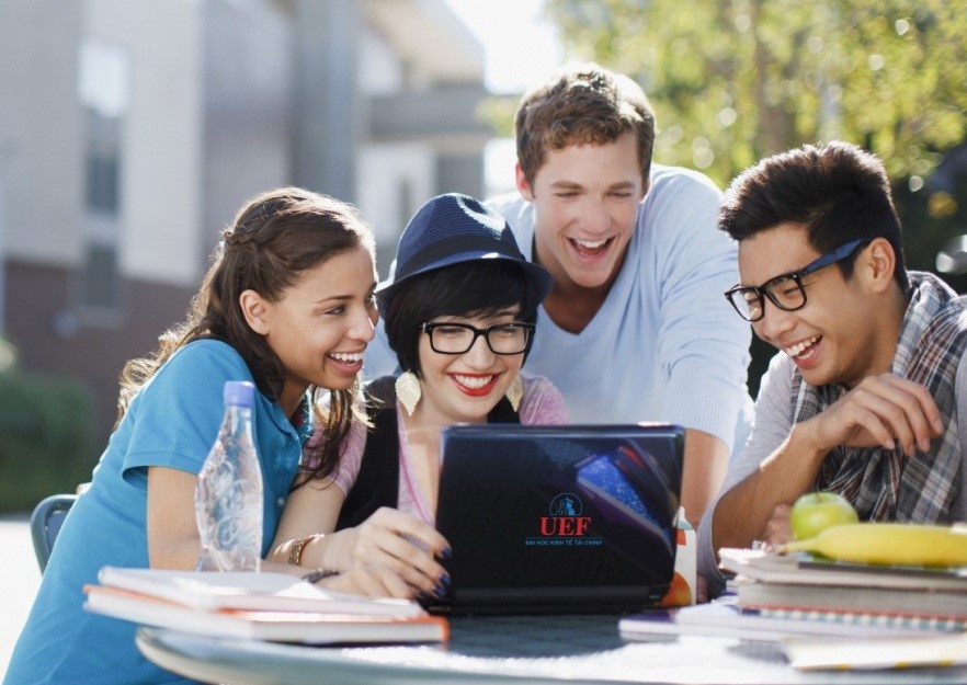 UEF xet tuyen nganh thuong mai dien tu tu 17 diem tro len hinh anh