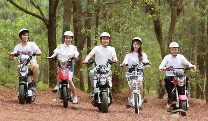 Dan dien vien 5S Online rang ro ben cac mau xe dien moi hinh anh