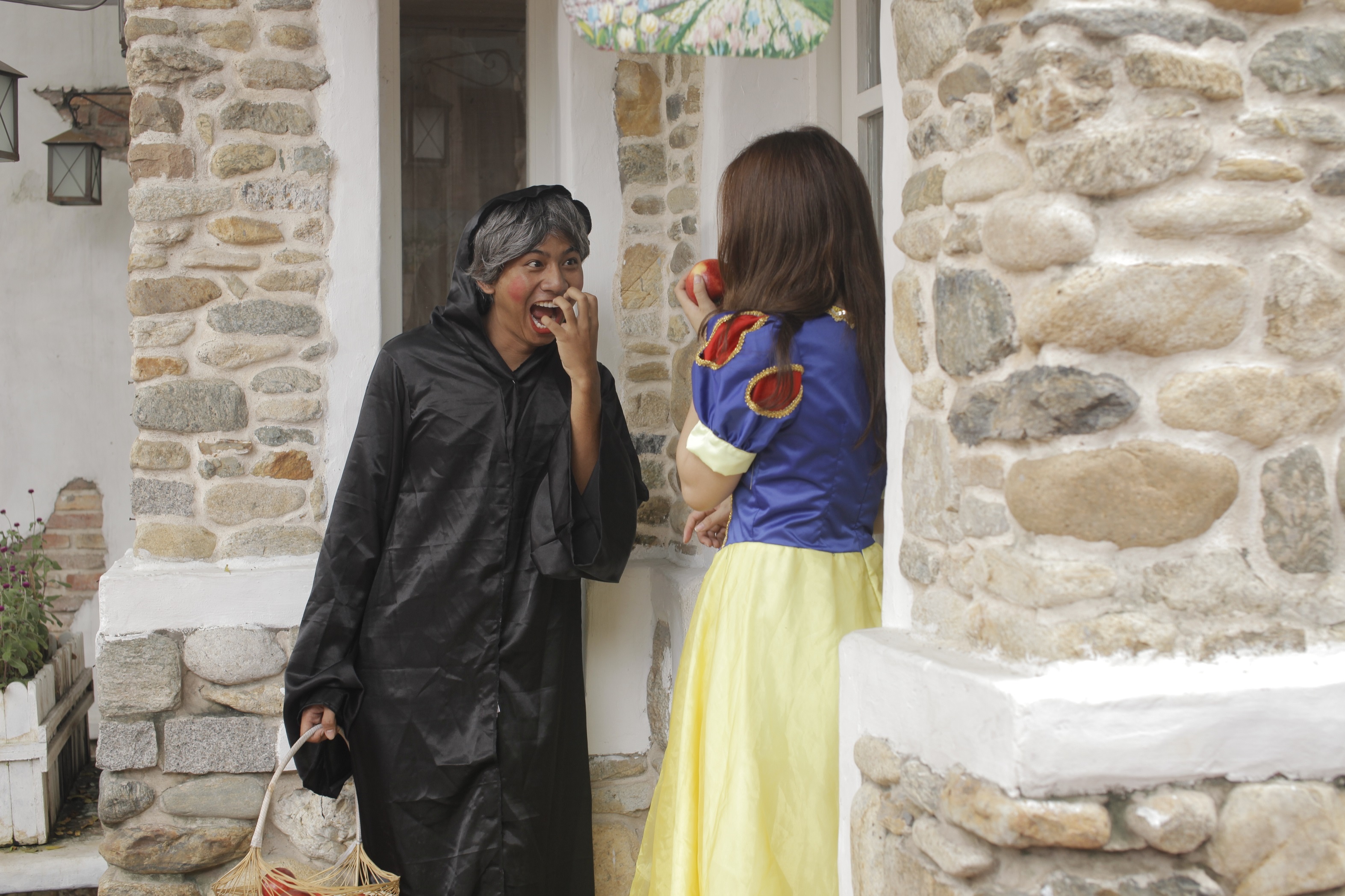 Gioi tre thich thu voi truyen co tich phien ban hai huoc hinh anh