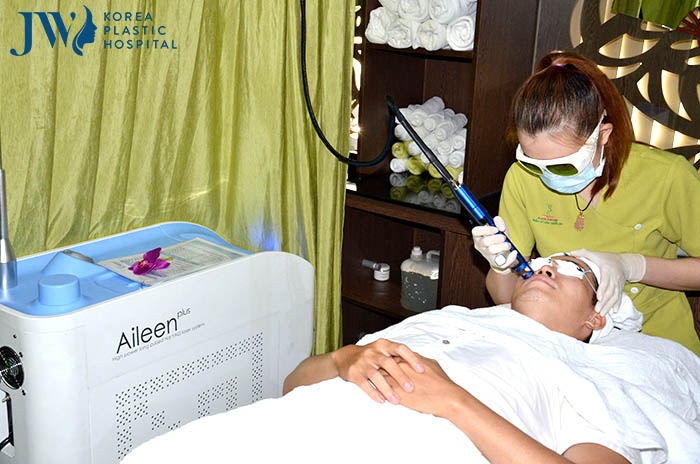 Benh vien tham my JW,  tri mun anh 2