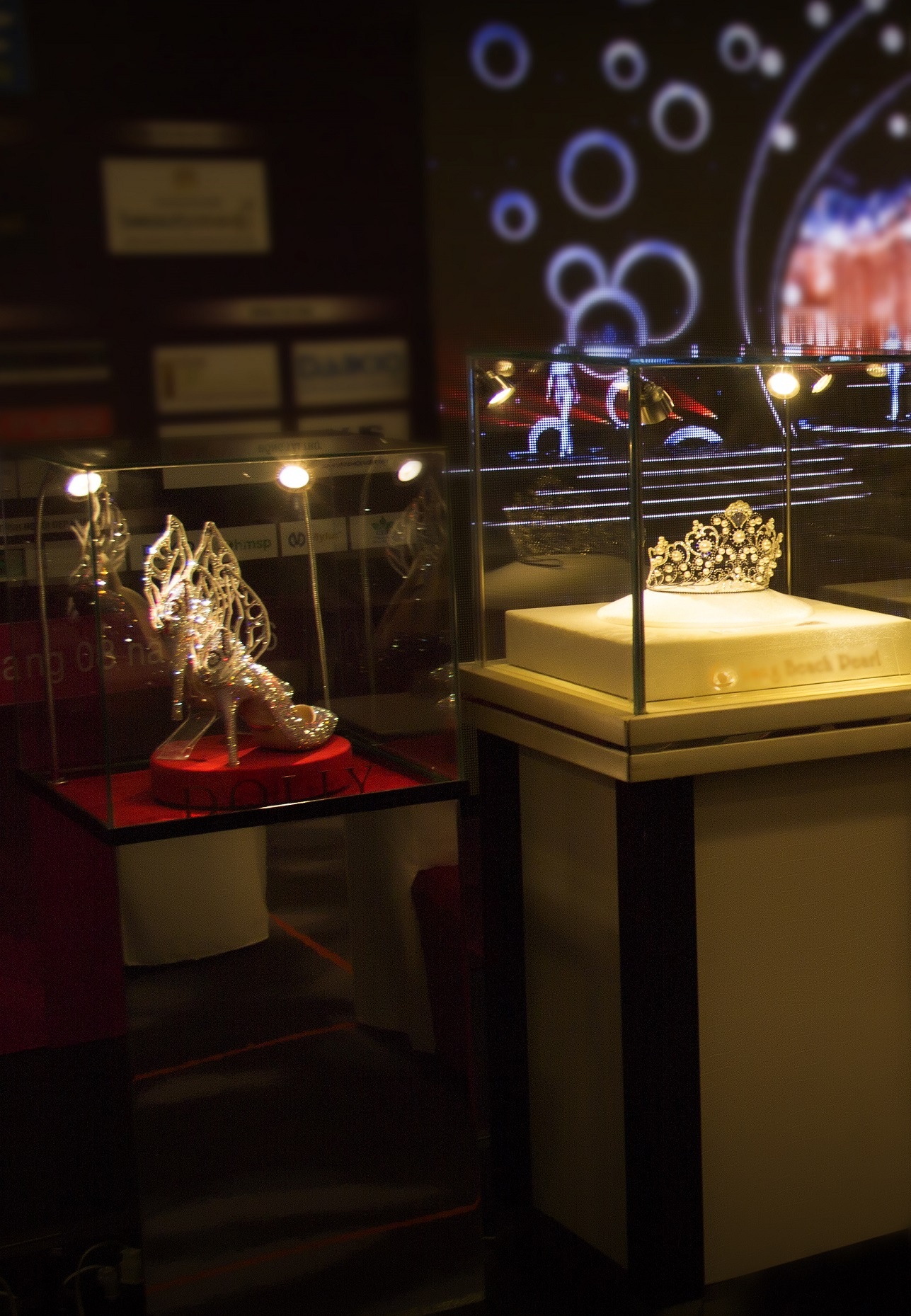 giay Dolly gan da quy cho tan Hoa hau Viet Nam anh 1