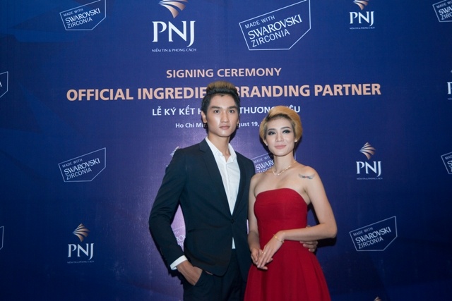 trang suc gan da quy ECZ cua PNJ anh 5