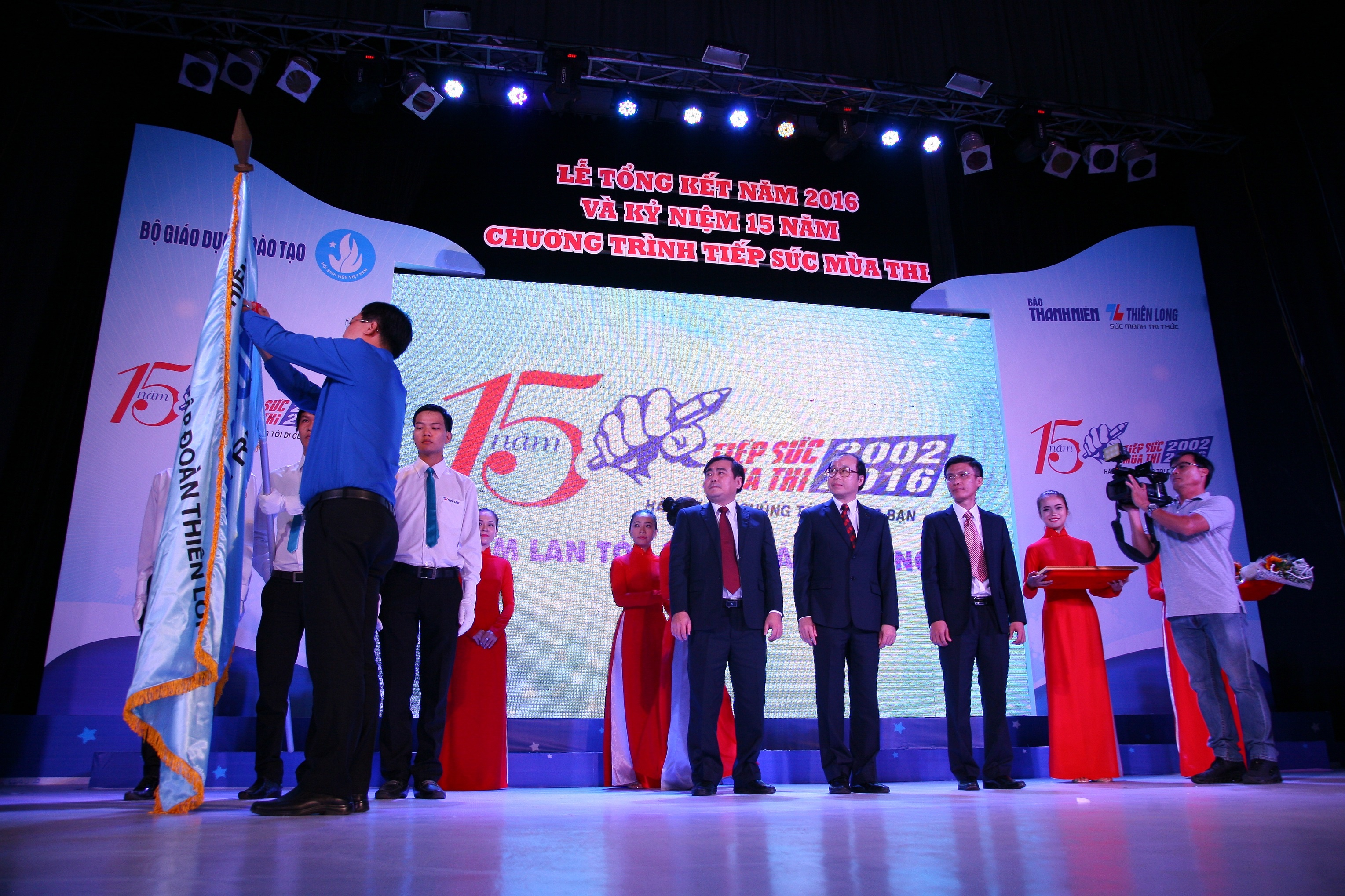 Thien Long,  Tiep suc mua thi anh 5