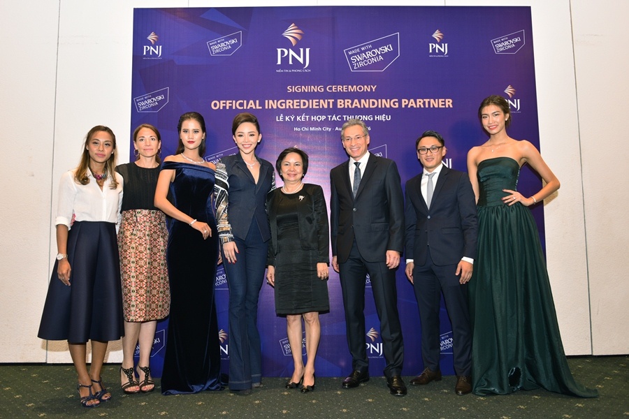 trang suc gan da quy ECZ cua PNJ anh 2