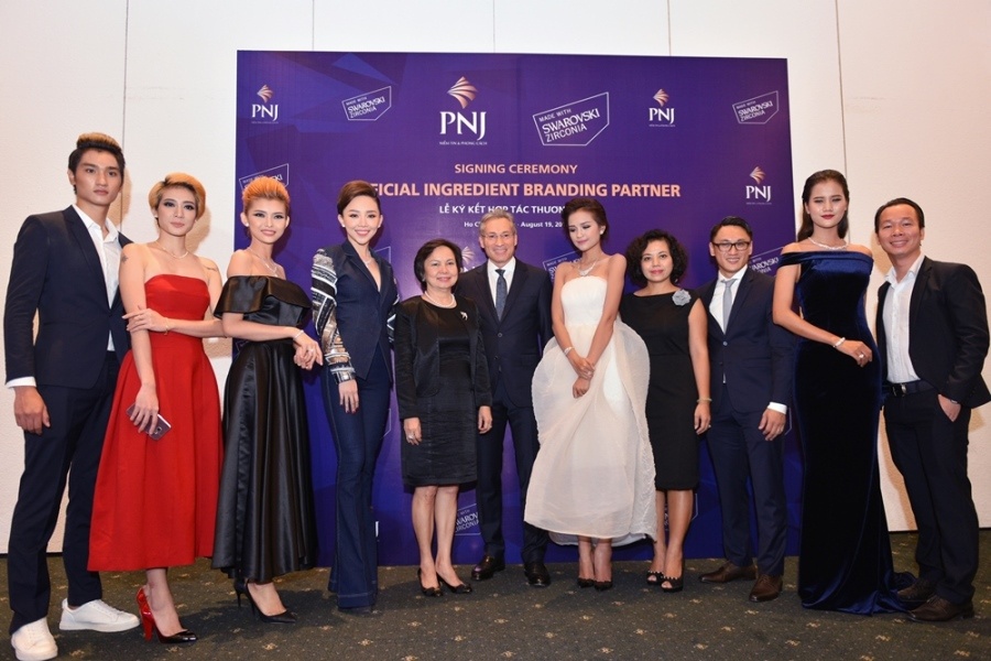 trang suc gan da quy ECZ cua PNJ anh 9