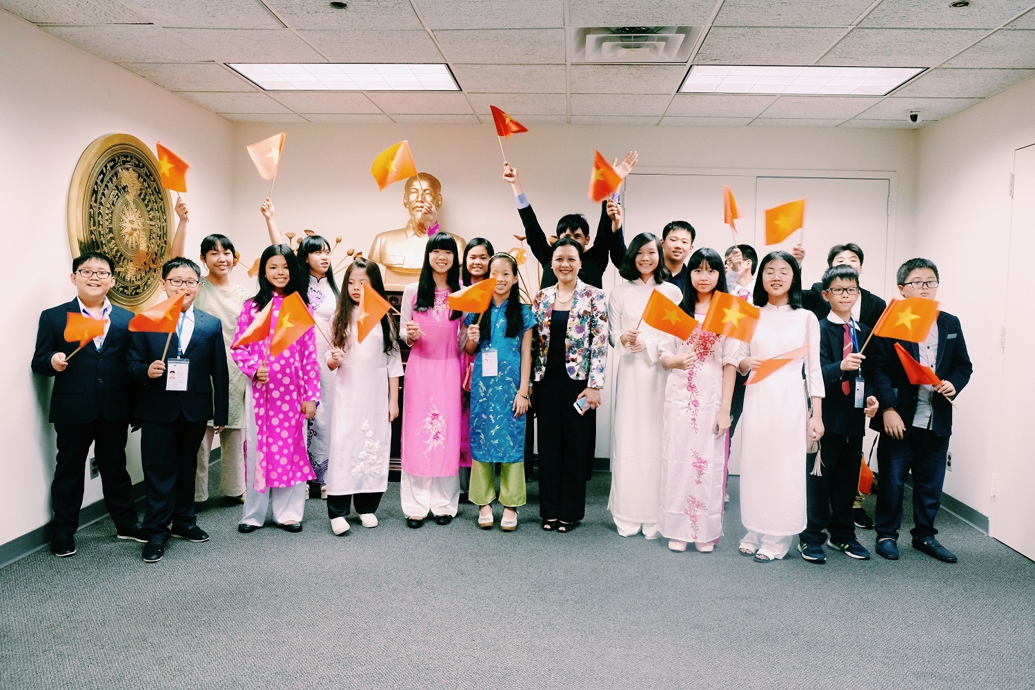 Hoc sinh Vinschool tham Phai doan Ngoai giao Viet Nam tai UN hinh anh