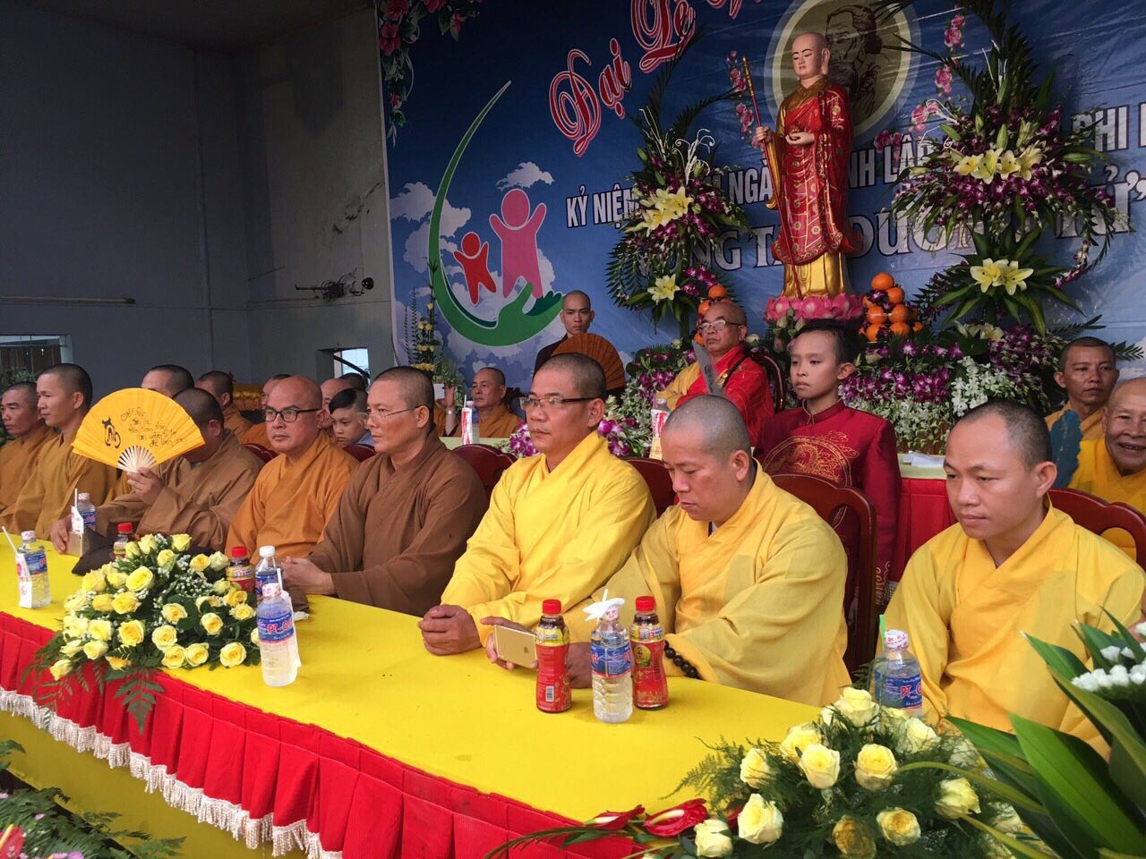 Phi Nhung,  Dr. Thanh,  tu thien anh 3