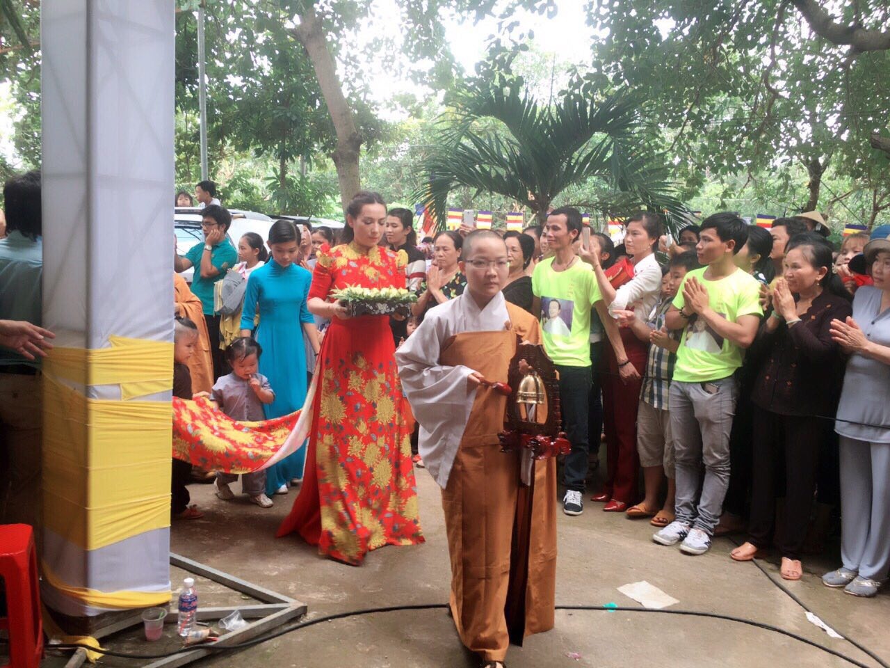 Phi Nhung,  Dr. Thanh,  tu thien anh 4