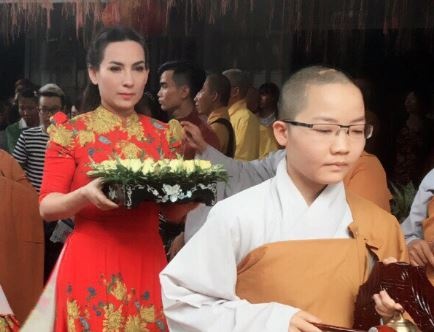 Phi Nhung tham gia le Vu Lan tai tinh Binh Phuoc hinh anh