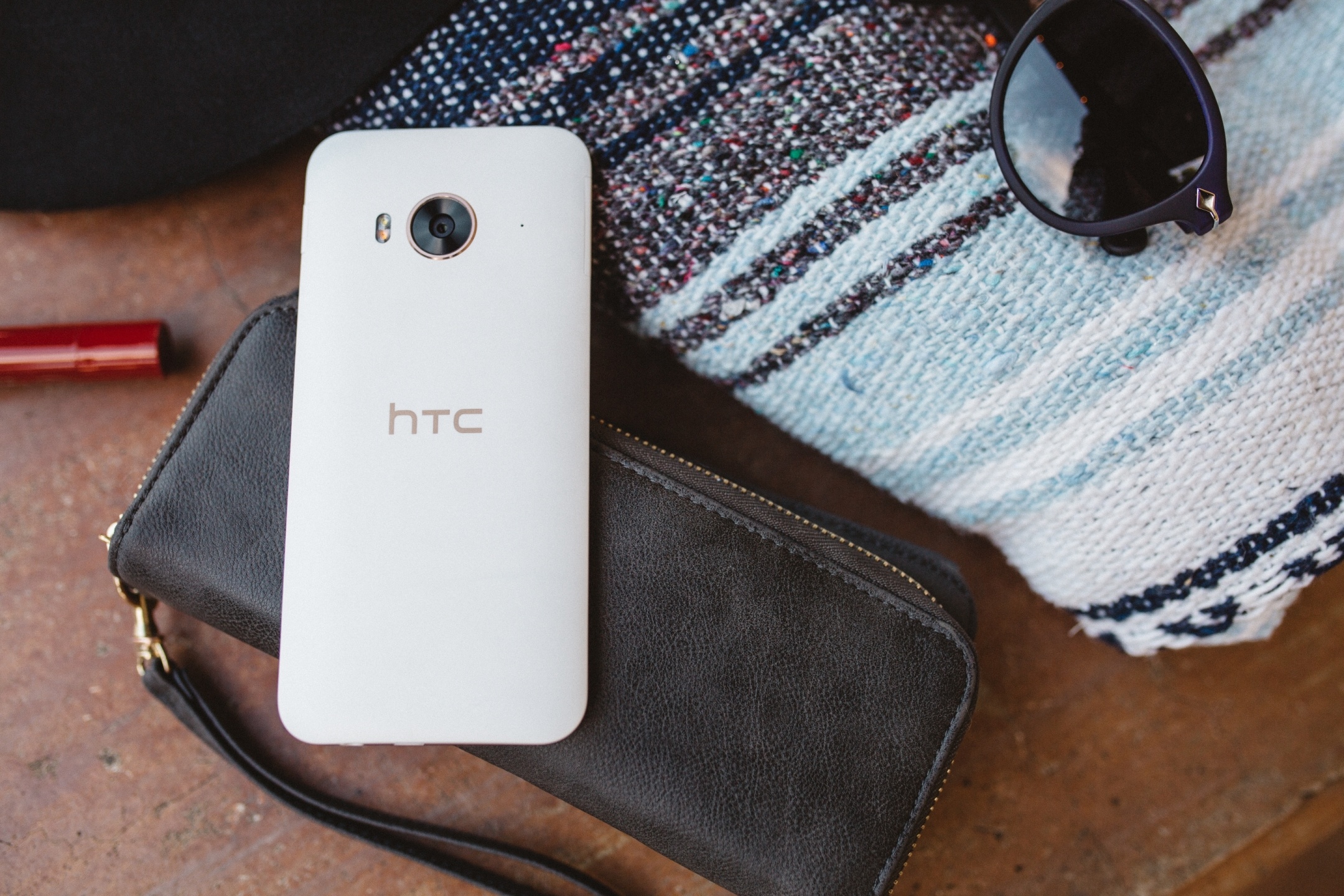 ​HTC One ME - smartphone tam trung manh ve giai tri hinh anh
