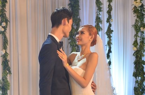 Thi sinh Next Top Model trao nhan cau hon trong tap 7 hinh anh