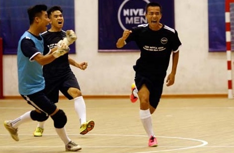 Doi bong phui Ha Noi gianh ve den Real Madrid hinh anh