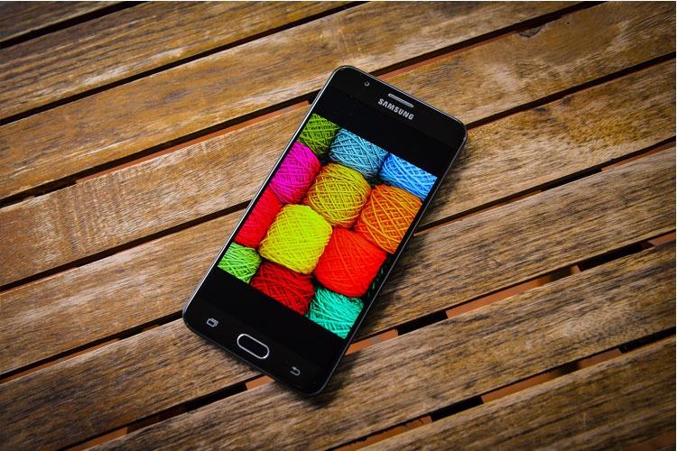 Nhan qua lon khi mua Samsung Galaxy J7 Prime tai Nguyen Kim hinh anh