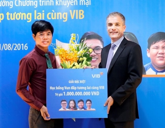 Vay 435 trieu dong, trung hoc bong 1 ty dong tu ngan hang hinh anh