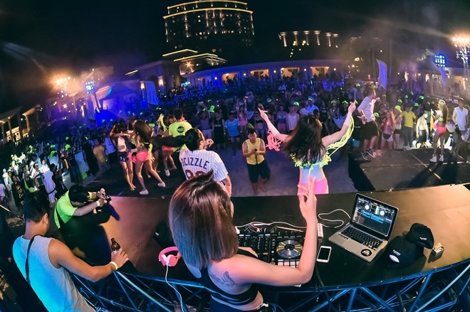 DJ King Lady,  DJ Ty Ty,  Beach Party anh 5